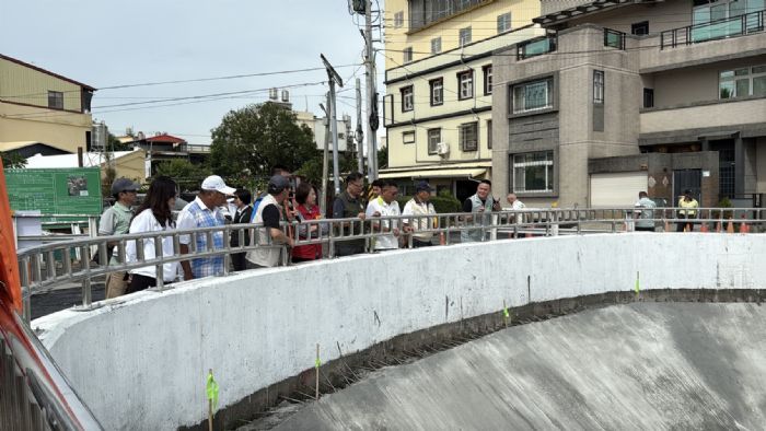 鳳凰颱風逼近，屏東列入警戒區，周春米籲鄉親嚴防強風豪雨